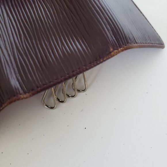Authentic Louis Vuitton Epi Multicles 4 Key Hooks Case Solid Purple Small 2009 - Picture 10 of 12